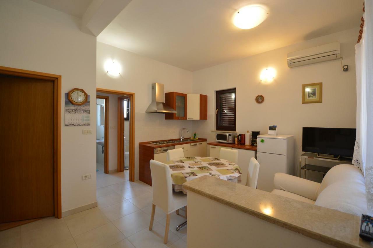 Apartment "Monte" พูลา ภายนอก รูปภาพ