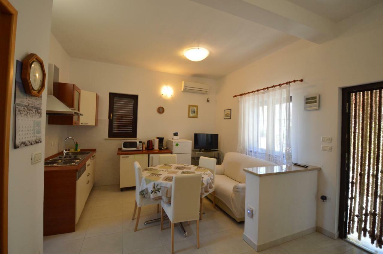 Apartment "Monte" พูลา ภายนอก รูปภาพ